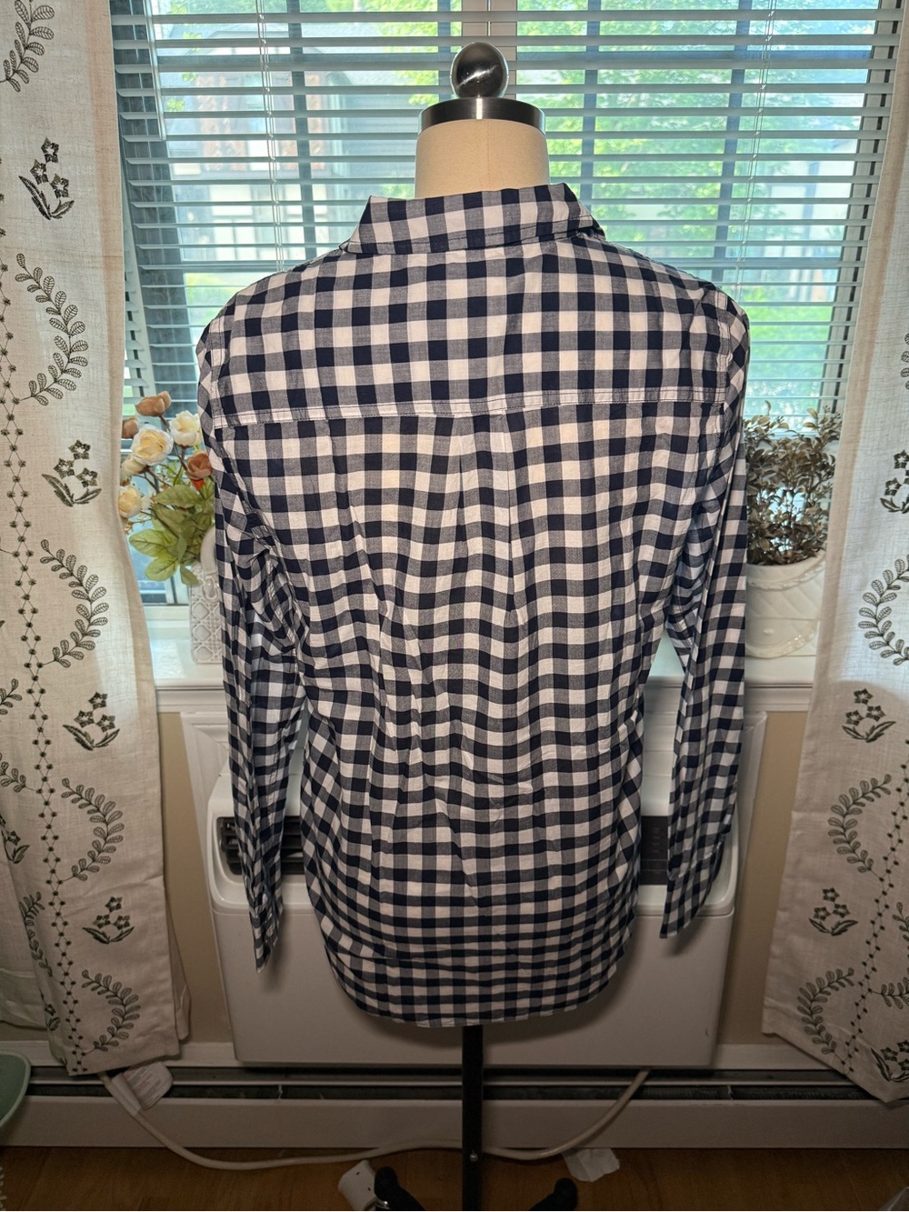 J Crew Blue and White 100% cotton Gingham Button-Up Shirt - Picture 2 of 4
